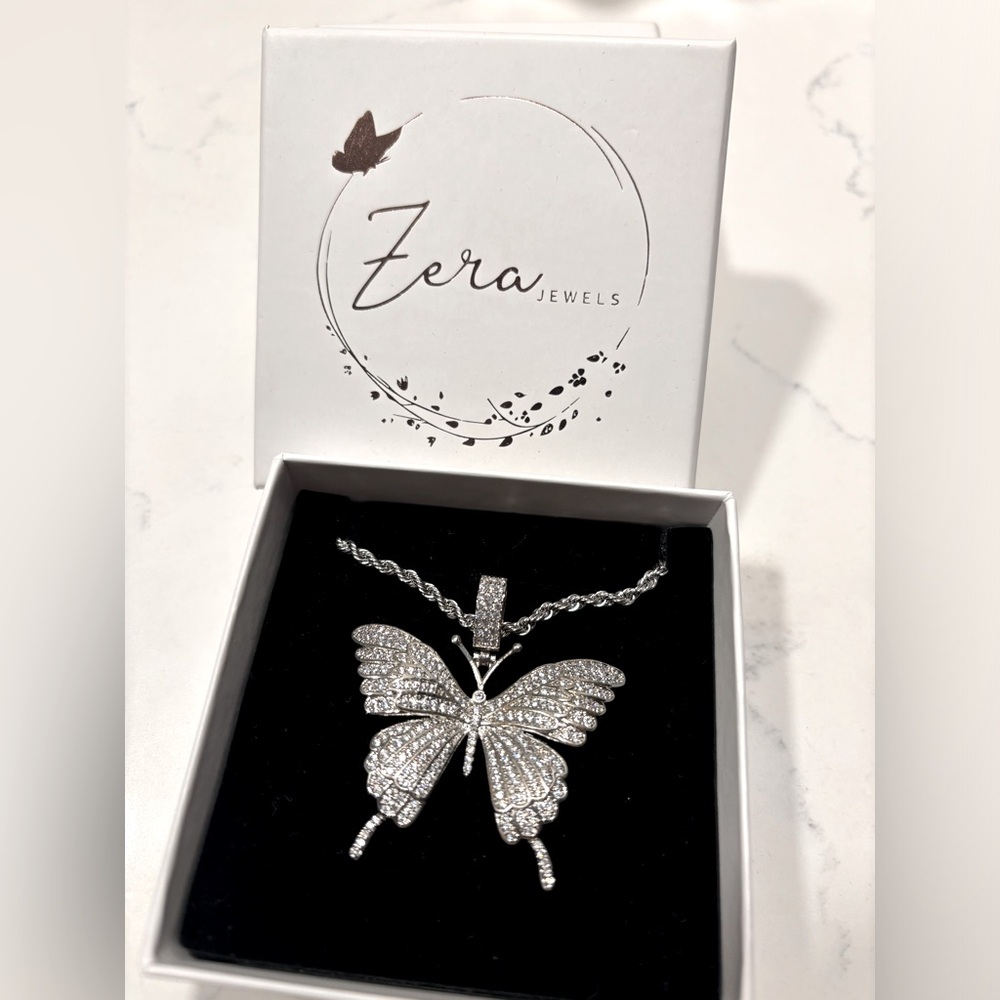 Zera Jeweler Butterfly necklace NWOT